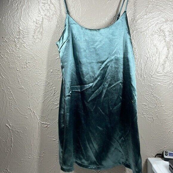 UO SILENCE + NOISE Silver Green Camisole Mini Night Dress Strappy Silky Medium - Picture 2 of 6